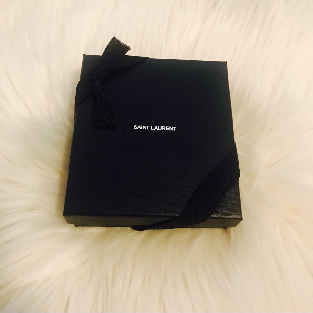 SOLD -💕Saint Laurent Grained Chevron Card Holder - Picture 6 of 6